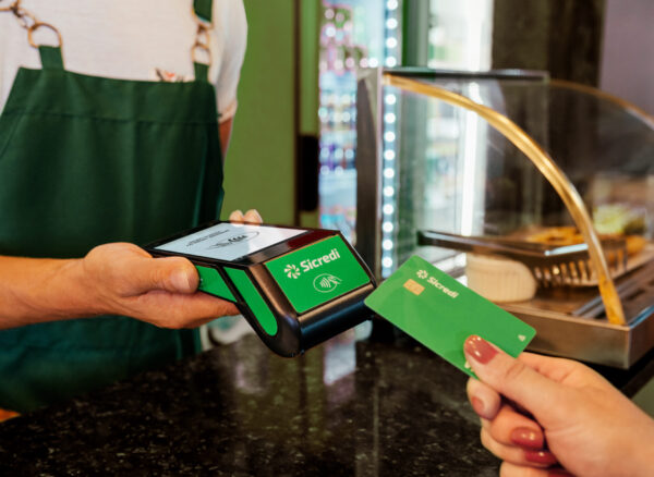 Client paying using the credit card machine in a cafeteria