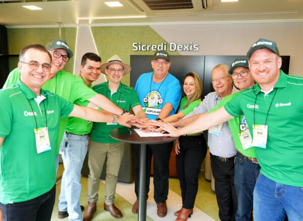 Assinatura reuniu diretores das duas entidades