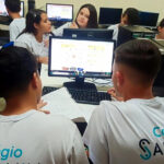 Sicredi Dexis doa 12 computadores para entidade de Mogi Mirim