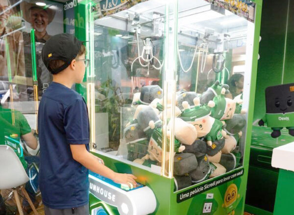 máquina de pegar pelúcia máquina de pegar pelúcia