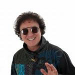 Silvio Brito apresenta “Tá Todo Mundo Louco, Oba!” em Piracicaba