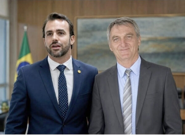 Lucas Bove e Renato Bolsonaro Lucas Bove e Renato Bolsonaro