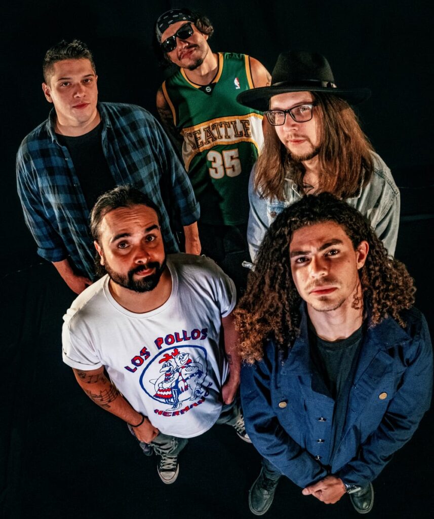 A banda PJ90 (Pearl Jam Cover) é a atração principal