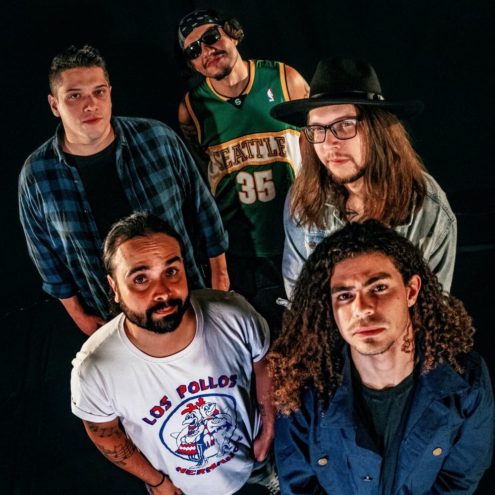 A banda PJ90 (Pearl Jam Cover) é a atração principal