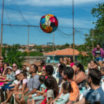 Kombi no circo na edição especial de férias do projeto MovimentAr – Artesanato na Paulista.