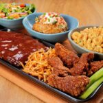 Outback aposta na tendência de compartilhar e lança campanha de tábuas com seus pratos mais pedidos em combinações inéditas