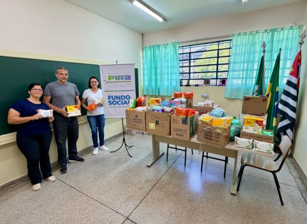Professor André de Lima, coordenador do curso de Engenharia de Produção da EEP, durante a entrega dos produtos nesta quarta-feira (21). Professor André de Lima, coordenador do curso de Engenharia de Produção da EEP, durante a entrega dos produtos nesta quarta-feira (21).